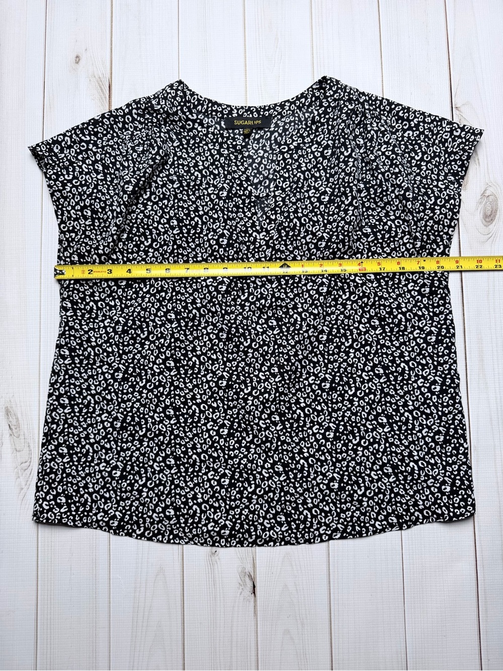 Sugarlips Black and White Leopard Print V-Neck Blouse - Picture 4 of 7